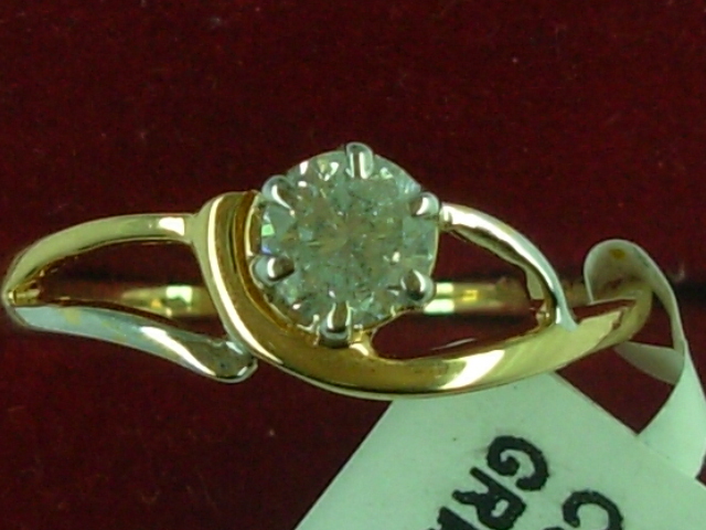 Beautiful 18 Kt Gold  Natural Diamond Ring